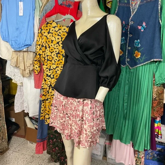 NEW! Trina Turk Mixology Black Satin Top Peplum Surplice Size XS - Picture 2 of 9